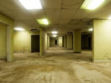Cuartos vacíos con paredes amarillas y luz fluorescente, al estilo de los Backrooms